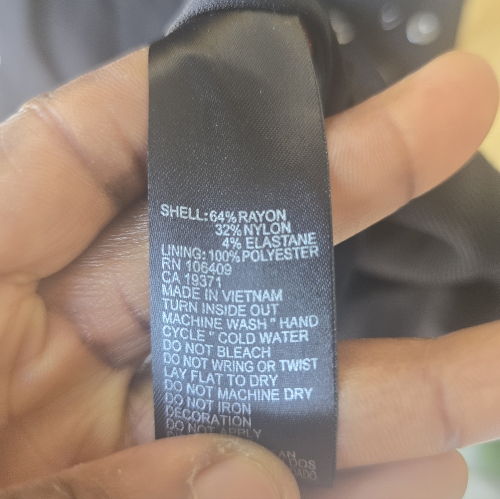 TAHARI Shift Dress Sz 16 Plus Black High Neck Grommets Accents Sleeveless New - Picture 10 of 13